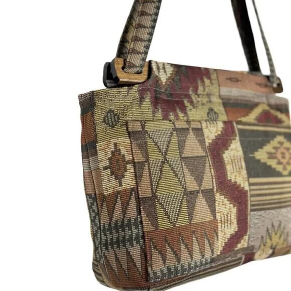 Vintage Aztec Bohemian Tapestry Knit Handbag with Wooden Closure - Picture 3 of 16